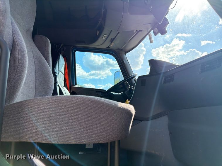 image for item ED5920 2019 International LT625 semi truck