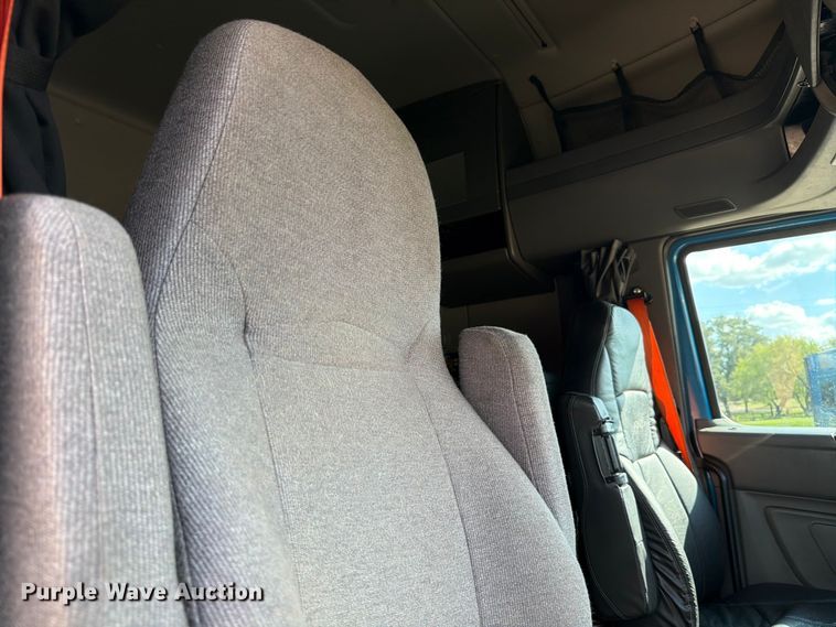 image for item ED5920 2019 International LT625 semi truck