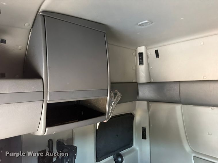 image for item ED5920 2019 International LT625 semi truck