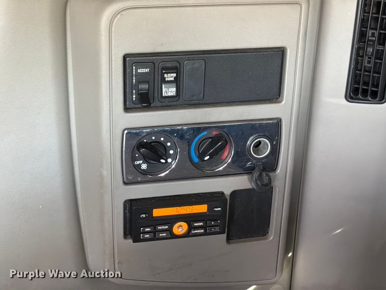 image for item ED5920 2019 International LT625 semi truck