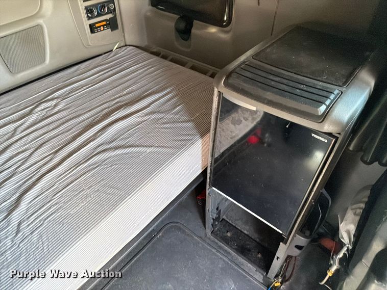 image for item ED5920 2019 International LT625 semi truck