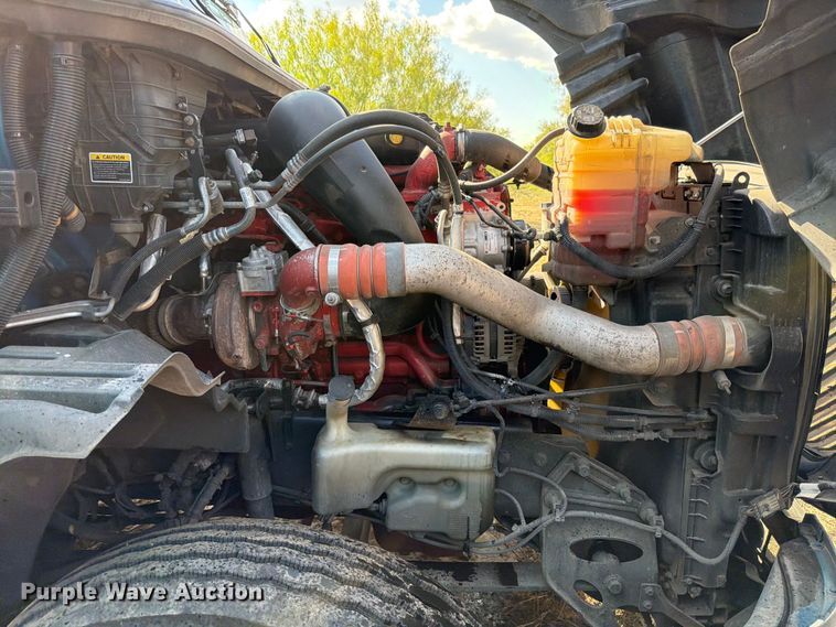 image for item ED5920 2019 International LT625 semi truck