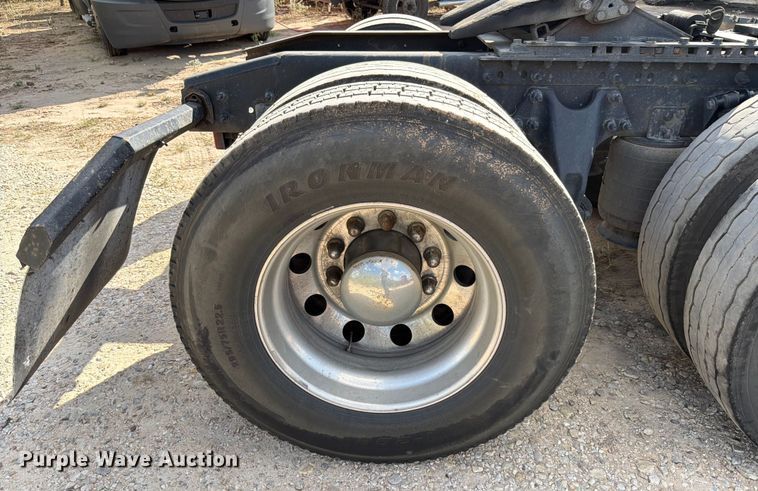 image for item ED5920 2019 International LT625 semi truck