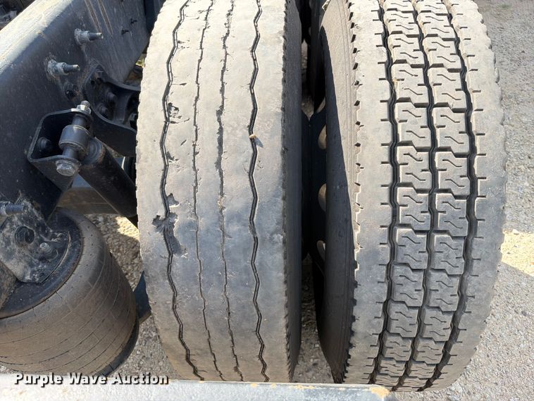 image for item ED5920 2019 International LT625 semi truck