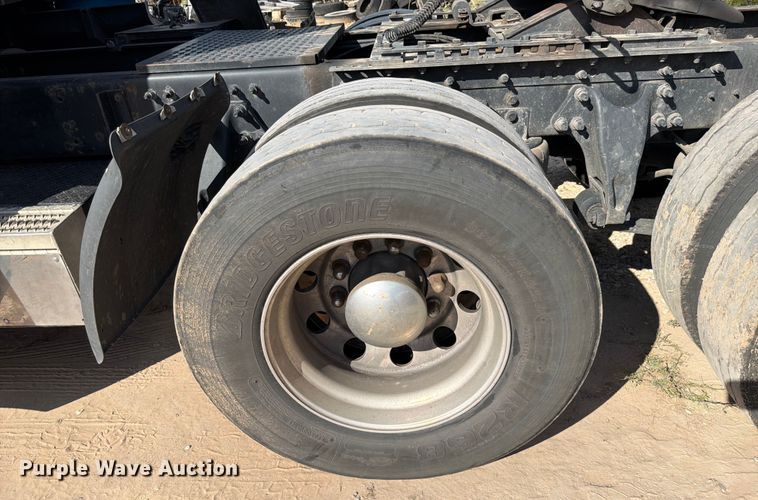 image for item ED5920 2019 International LT625 semi truck