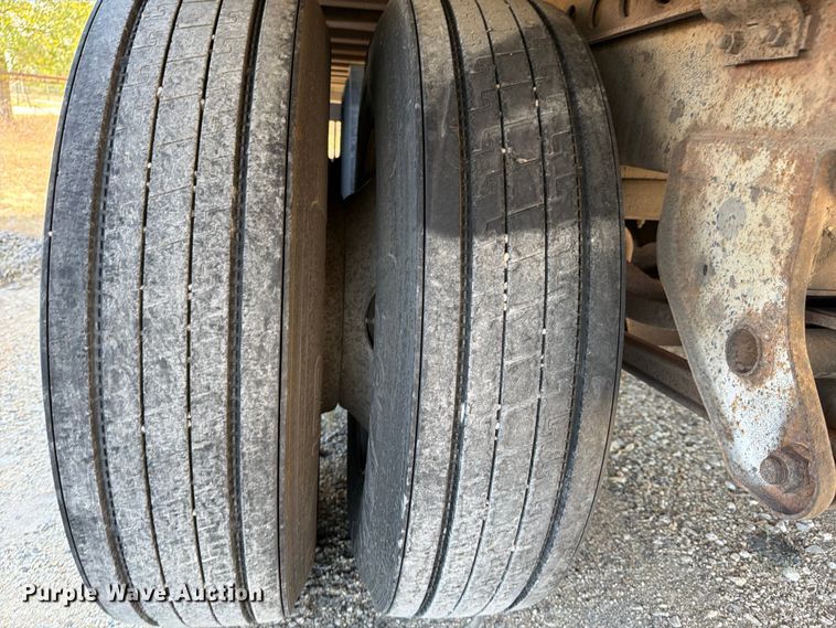 image for item ED5921 1997 Hyundai VT2530152JSA dry van trailer