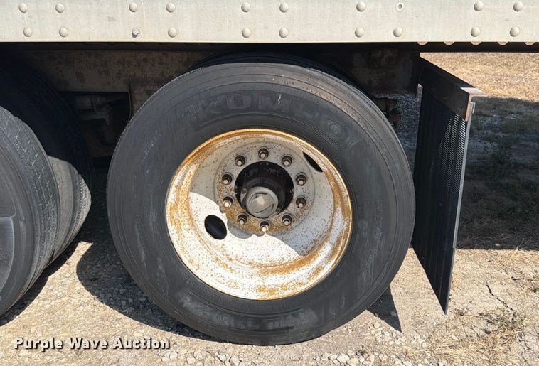 image for item ED5921 1997 Hyundai VT2530152JSA dry van trailer