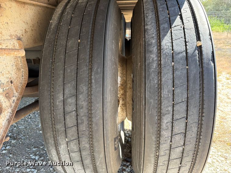 image for item ED5921 1997 Hyundai VT2530152JSA dry van trailer