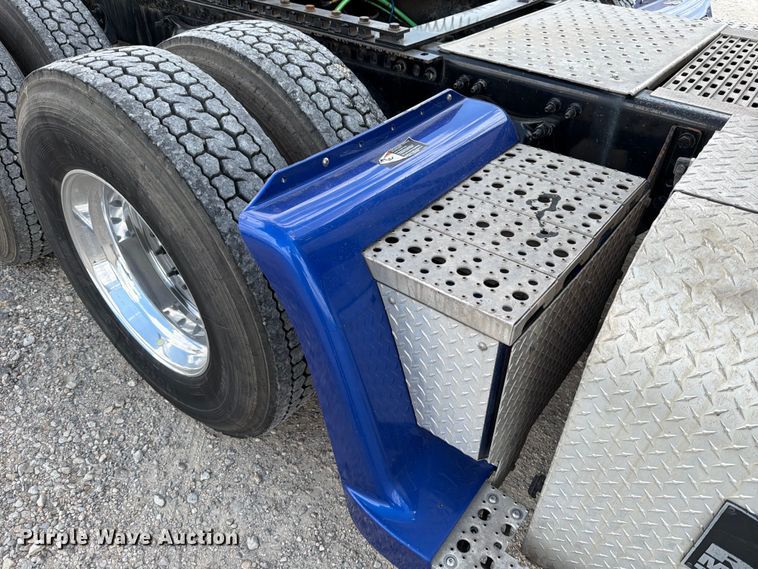 image for item ED5926 2020 Freightliner Coronado glider kit semi truck