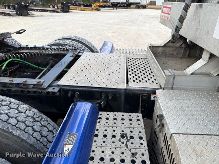 image for item ED5926 2020 Freightliner Coronado glider kit semi truck