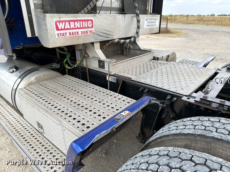 image for item ED5926 2020 Freightliner Coronado glider kit semi truck