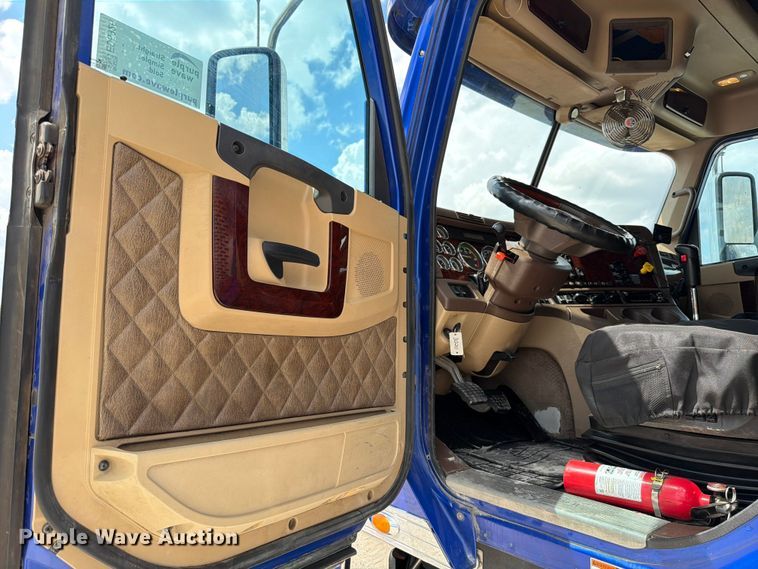 image for item ED5926 2020 Freightliner Coronado glider kit semi truck