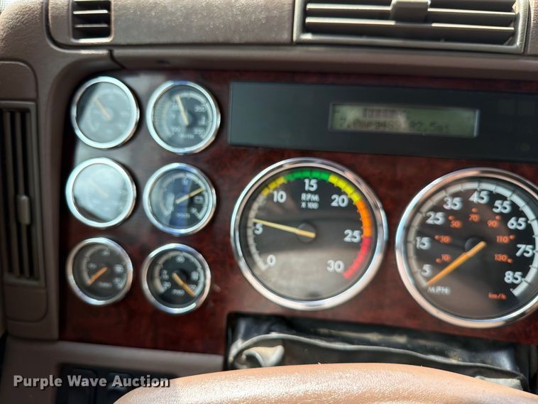 image for item ED5926 2020 Freightliner Coronado glider kit semi truck