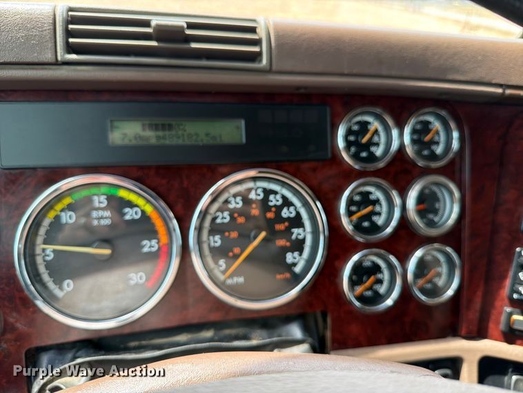 image for item ED5926 2020 Freightliner Coronado glider kit semi truck