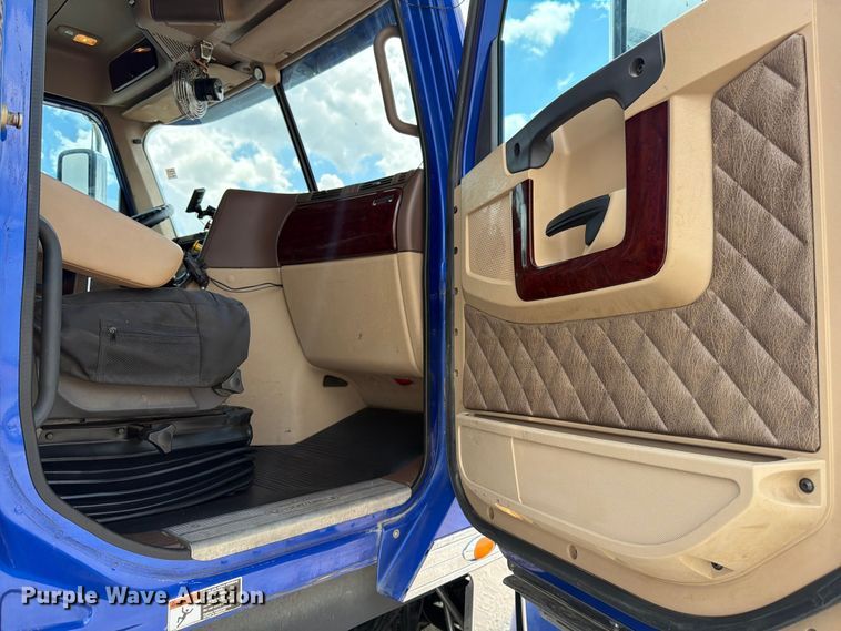 image for item ED5926 2020 Freightliner Coronado glider kit semi truck