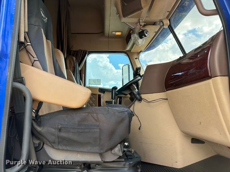 image for item ED5926 2020 Freightliner Coronado glider kit semi truck