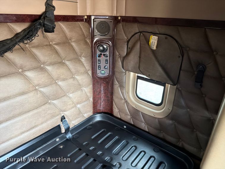 image for item ED5926 2020 Freightliner Coronado glider kit semi truck