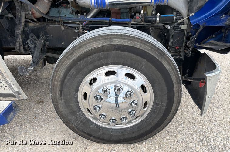 image for item ED5926 2020 Freightliner Coronado glider kit semi truck