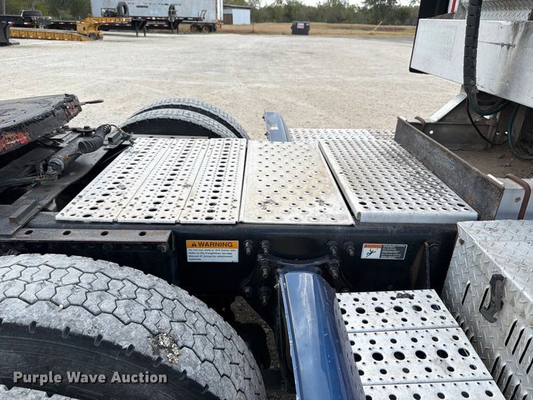 image for item ED5927 2014 Freightliner Coronado glider kit semi truck