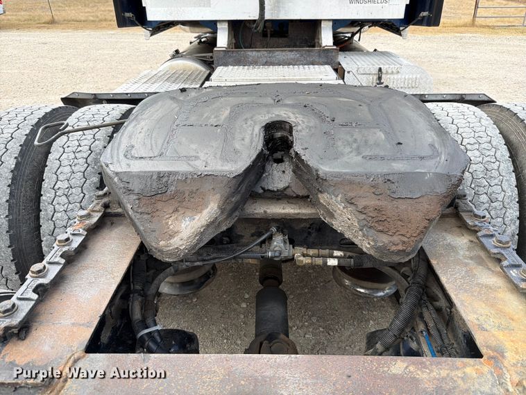 image for item ED5927 2014 Freightliner Coronado glider kit semi truck