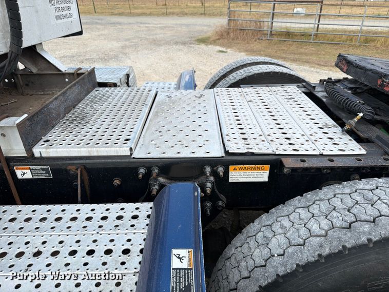 image for item ED5927 2014 Freightliner Coronado glider kit semi truck