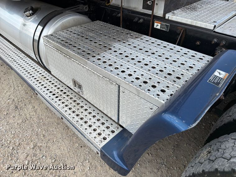 image for item ED5927 2014 Freightliner Coronado glider kit semi truck