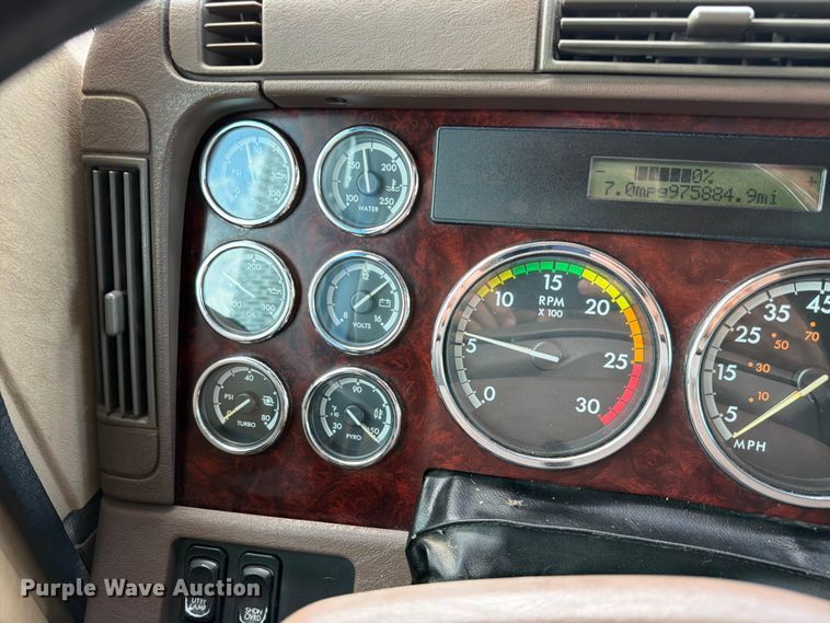 image for item ED5927 2014 Freightliner Coronado glider kit semi truck