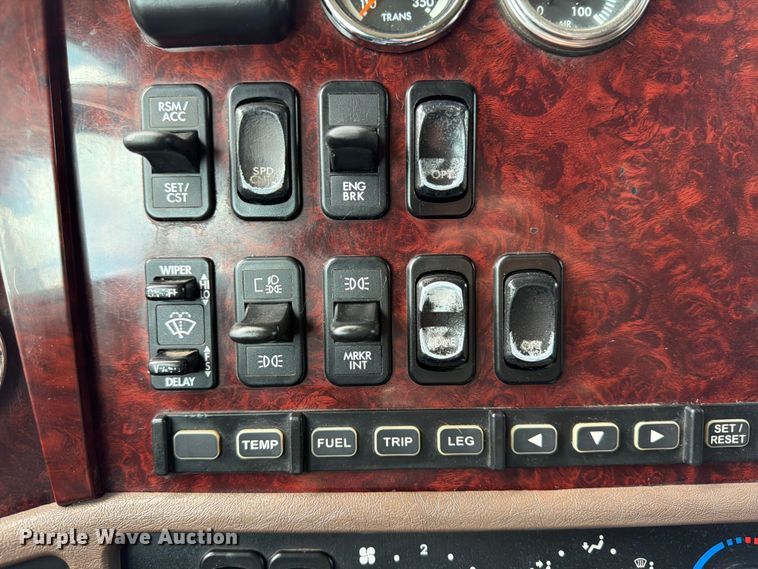 image for item ED5927 2014 Freightliner Coronado glider kit semi truck