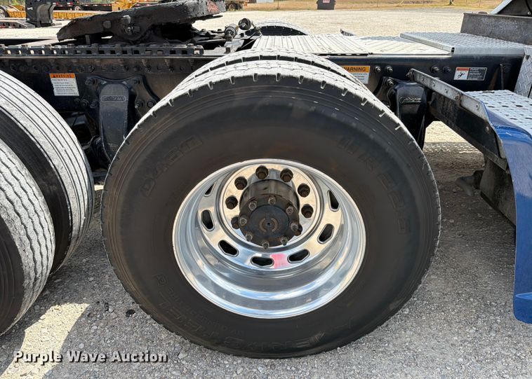 image for item ED5927 2014 Freightliner Coronado glider kit semi truck