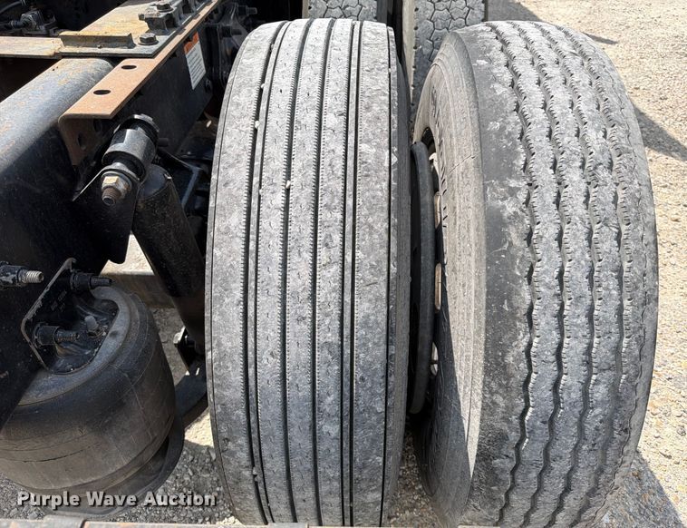 image for item ED5927 2014 Freightliner Coronado glider kit semi truck