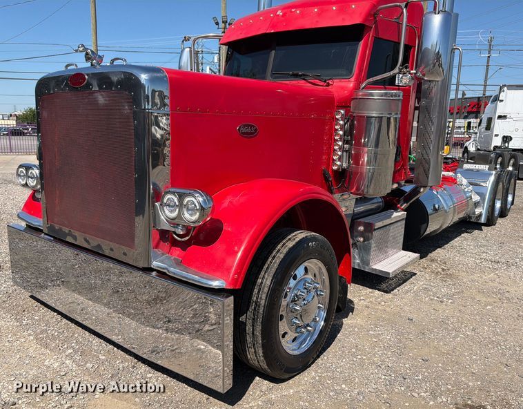 image for item ED5940 2016 Peterbilt 389 semi truck