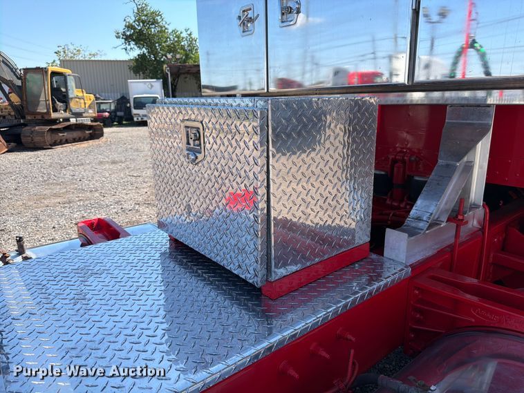 image for item ED5940 2016 Peterbilt 389 semi truck