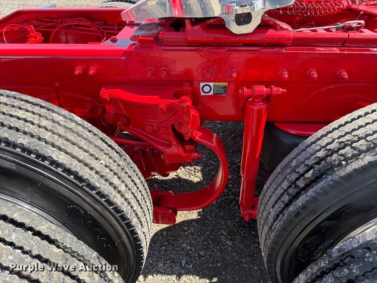 image for item ED5940 2016 Peterbilt 389 semi truck