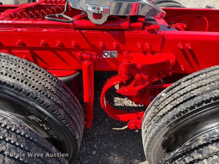 image for item ED5940 2016 Peterbilt 389 semi truck