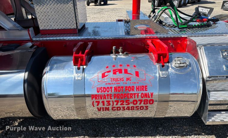 image for item ED5940 2016 Peterbilt 389 semi truck