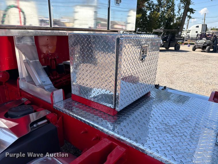 image for item ED5940 2016 Peterbilt 389 semi truck