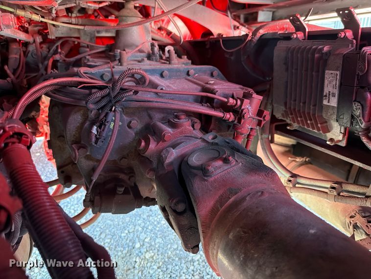 image for item ED5940 2016 Peterbilt 389 semi truck