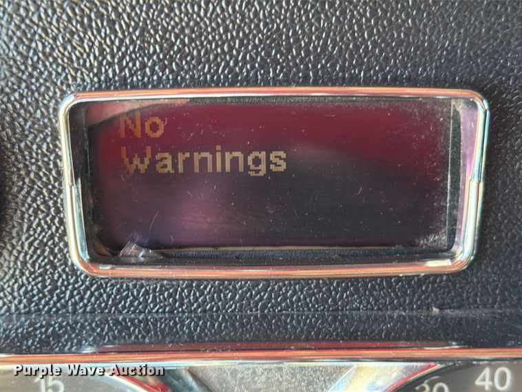 image for item ED5940 2016 Peterbilt 389 semi truck