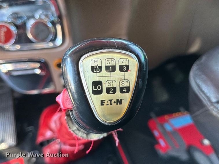 image for item ED5940 2016 Peterbilt 389 semi truck