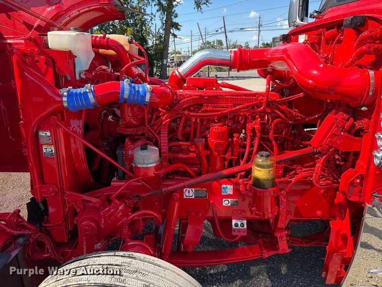 image for item ED5940 2016 Peterbilt 389 semi truck