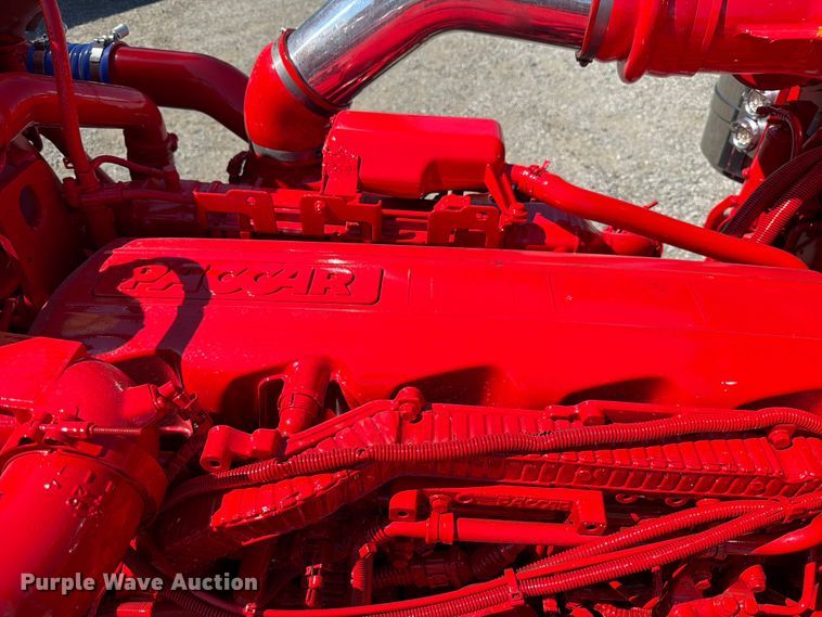 image for item ED5940 2016 Peterbilt 389 semi truck