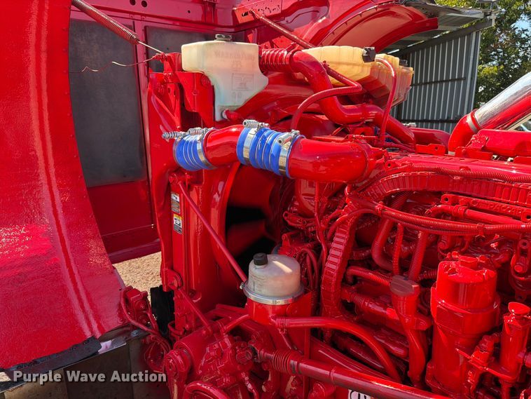 image for item ED5940 2016 Peterbilt 389 semi truck