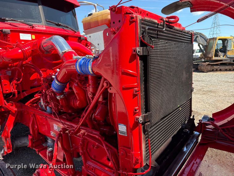 image for item ED5940 2016 Peterbilt 389 semi truck