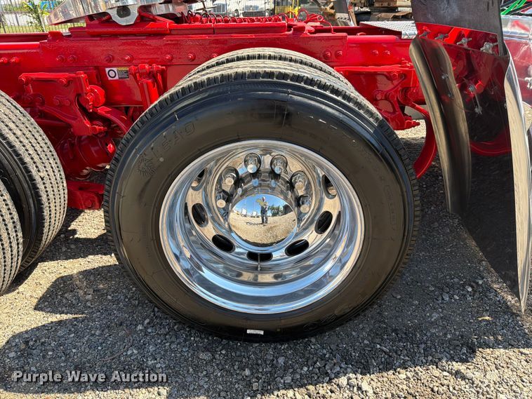 image for item ED5940 2016 Peterbilt 389 semi truck