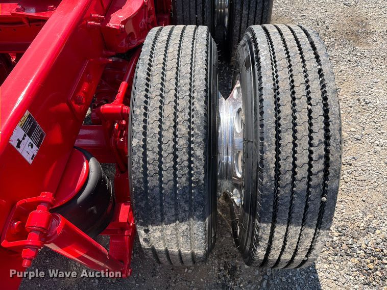 image for item ED5940 2016 Peterbilt 389 semi truck