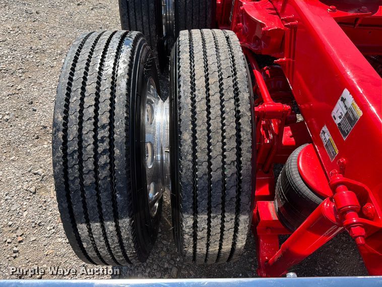 image for item ED5940 2016 Peterbilt 389 semi truck