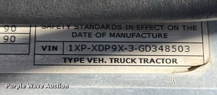 image for item ED5940 2016 Peterbilt 389 semi truck