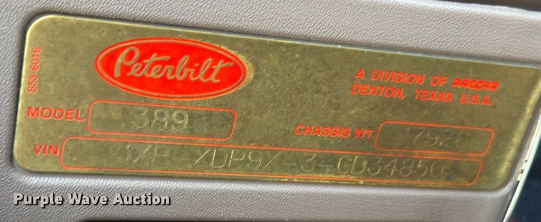 image for item ED5940 2016 Peterbilt 389 semi truck