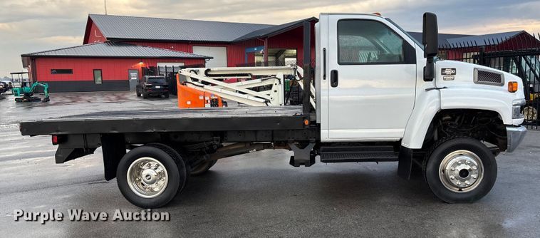 image for item EE4149 2009 GMC C5500 4x4 flatbed truck