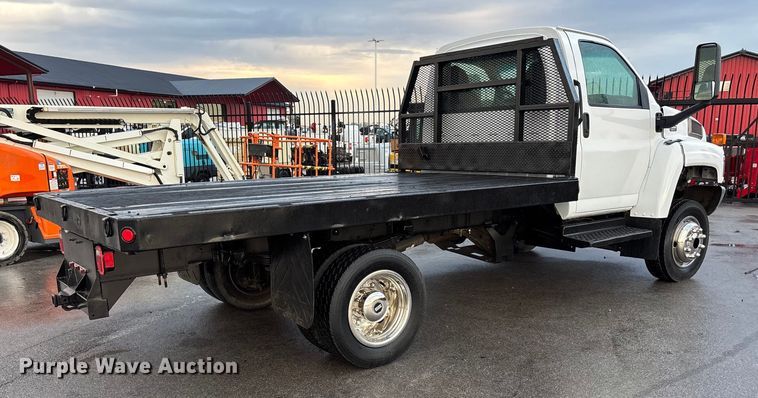 image for item EE4149 2009 GMC C5500 4x4 flatbed truck